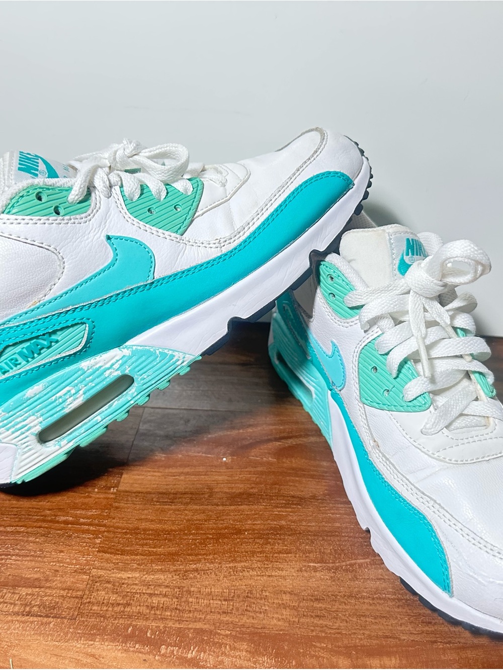 Nike Air Max 90 Leather GS Hyper Turquoise Size 7Y Women 8.5 833376-106